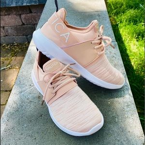 Women’s pink nautica sneaker tennishoe
